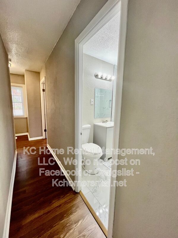 Building Photo - 4046 The Paseo