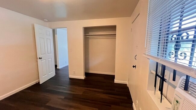 Building Photo - 2217 W 39th-