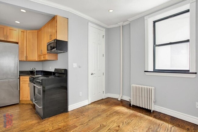 Building Photo - 330 E 35th St