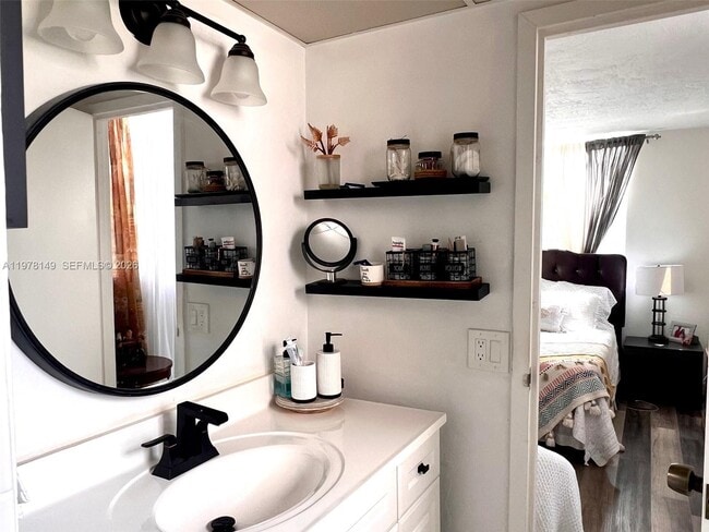 Building Photo - 2811 Somerset Dr