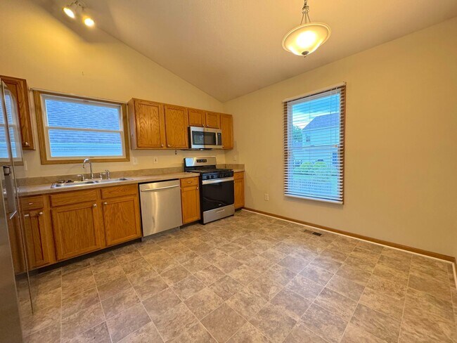Building Photo - 8577 Clover Glade Dr
