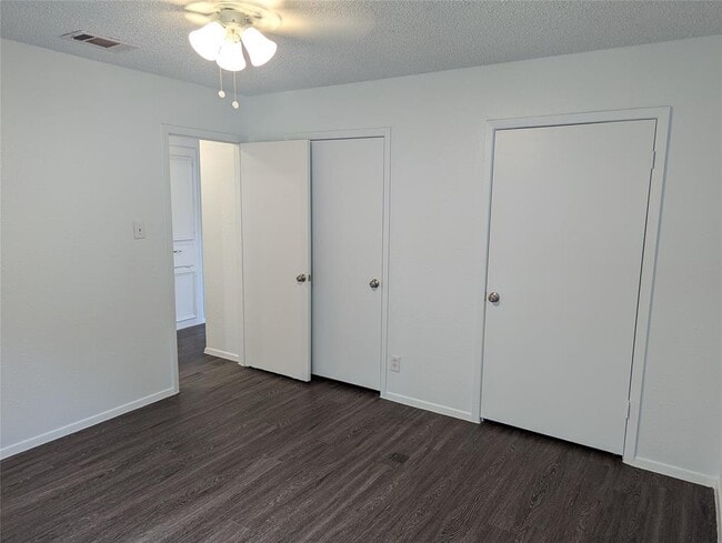Building Photo - 907 S Riviera Cir