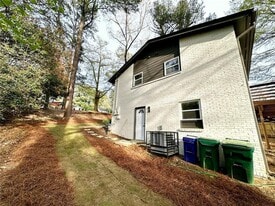Building Photo - 2371 Cresta Dr