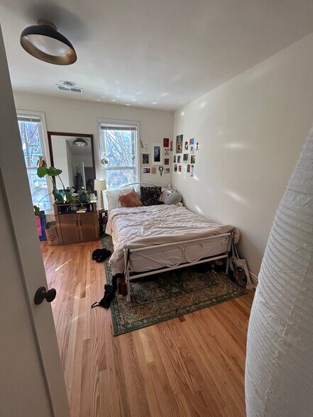 Building Photo - 1015 Garnett Pl