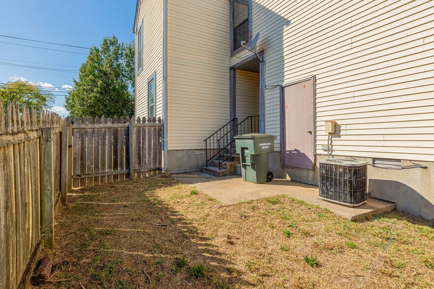 Building Photo - 802 Rachels Vw