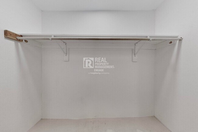 Building Photo - 631 W Baker St