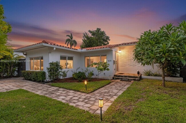 Building Photo - 1571 Normandy Dr