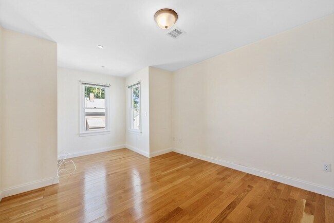 Building Photo - 43 March St