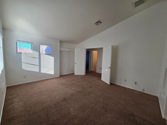 Building Photo - Spacious Two-Story Home in a Cul-de-Sac Location