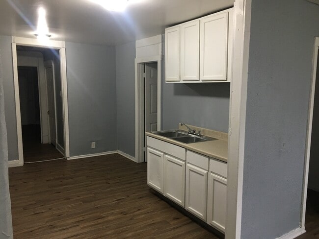 Building Photo - 2610 Winthrop Ave