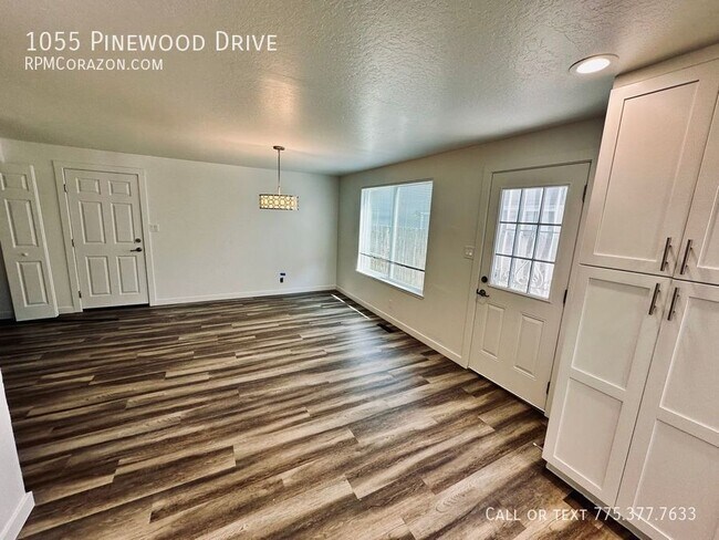 Building Photo - 1055 Pinewood Dr