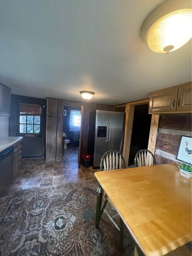 Building Photo - 226 Lake View Dr