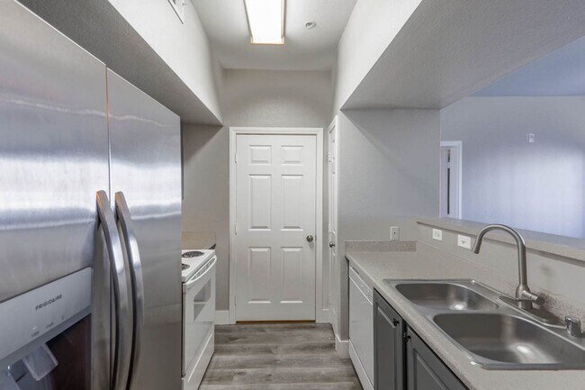 Building Photo - 2 Suite 1st Floor Condo In Gated Northwest...