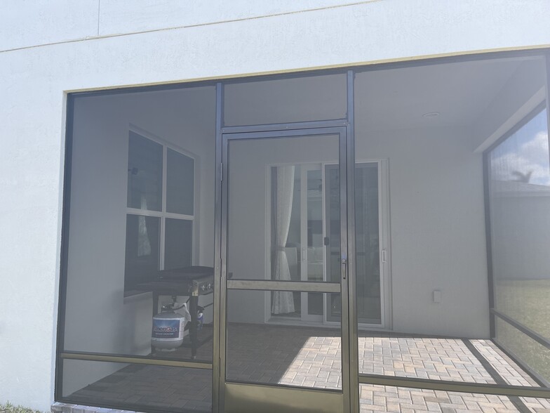 Building Photo - 11621 SW Lyra Dr