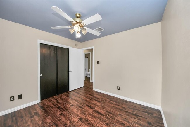 Building Photo - 7611 Legacy Pines Dr