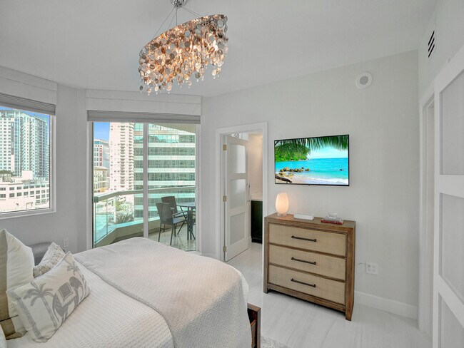 Building Photo - 411 N New River Dr E