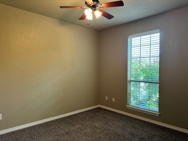 Building Photo - 11865 Poydras