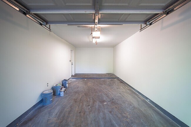 Building Photo - Updated Ranch on 1.6 Acres in Senoia. East Coweta Schools!