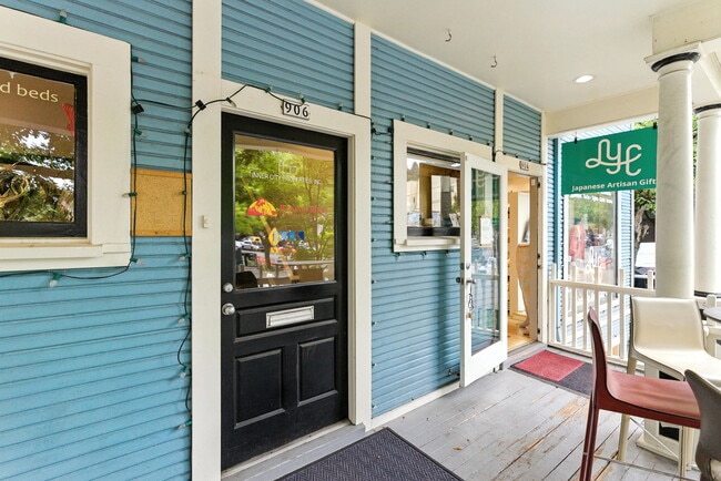 Primary Photo - 906 NW 23rd Ave