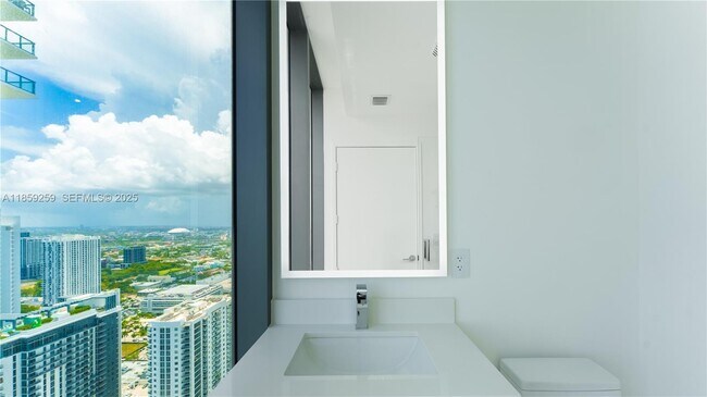 Building Photo - 700 NE 24th St