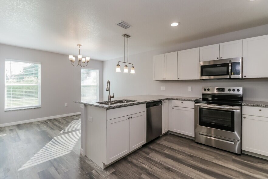 Building Photo - 5468 Chestnut Ridge Rd