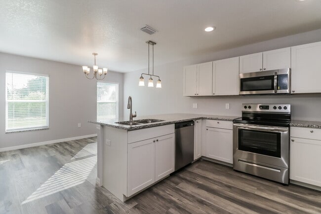 Building Photo - 5468 Chestnut Ridge Rd
