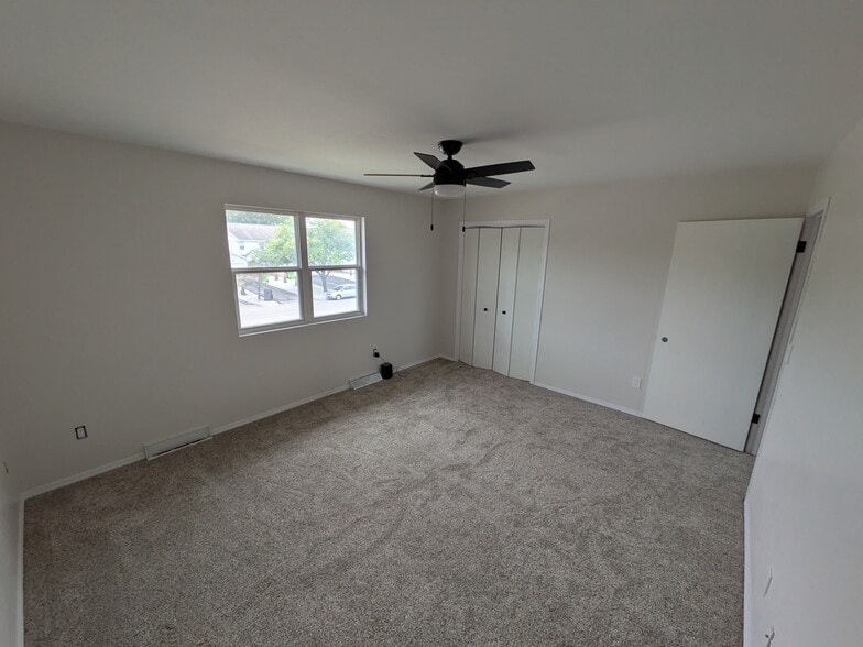 Building Photo - 3954 East River Drive