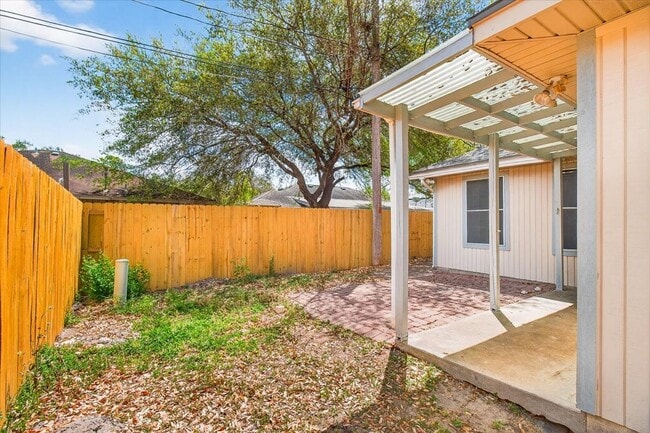 Building Photo - 3726 Sunnyville Dr