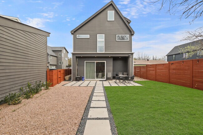 Building Photo - 2502 Southland Dr