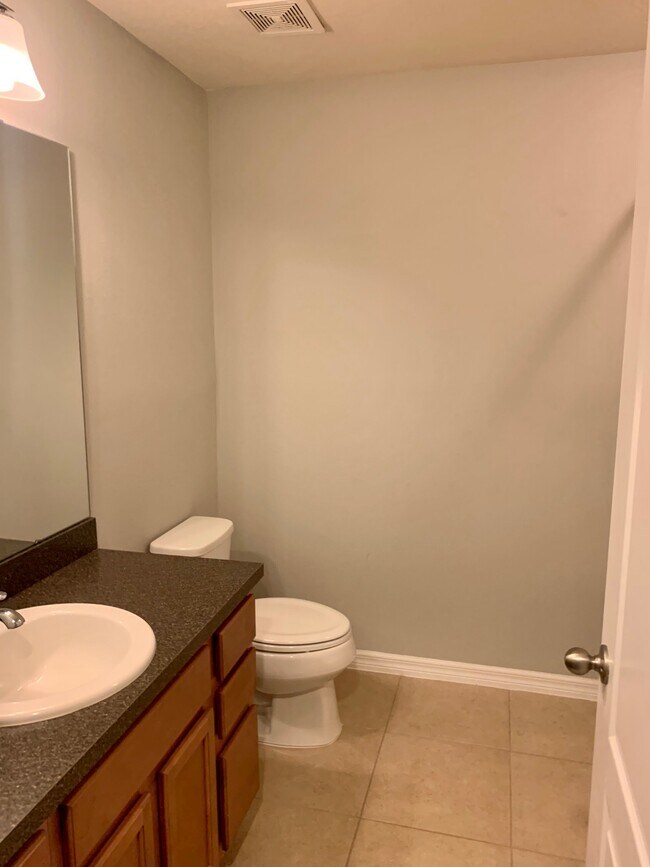 Building Photo - Brandon FL Townhouse