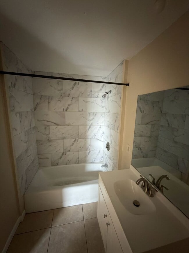 Building Photo - Single Story