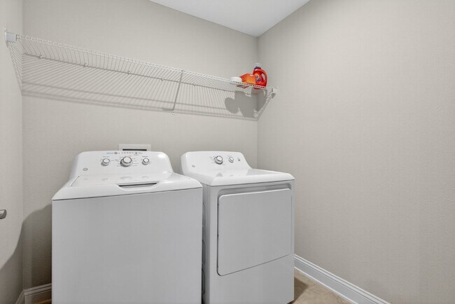 Building Photo - 411 Narrowleaf Dr