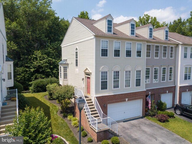 Primary Photo - 536 E Boxborough Dr