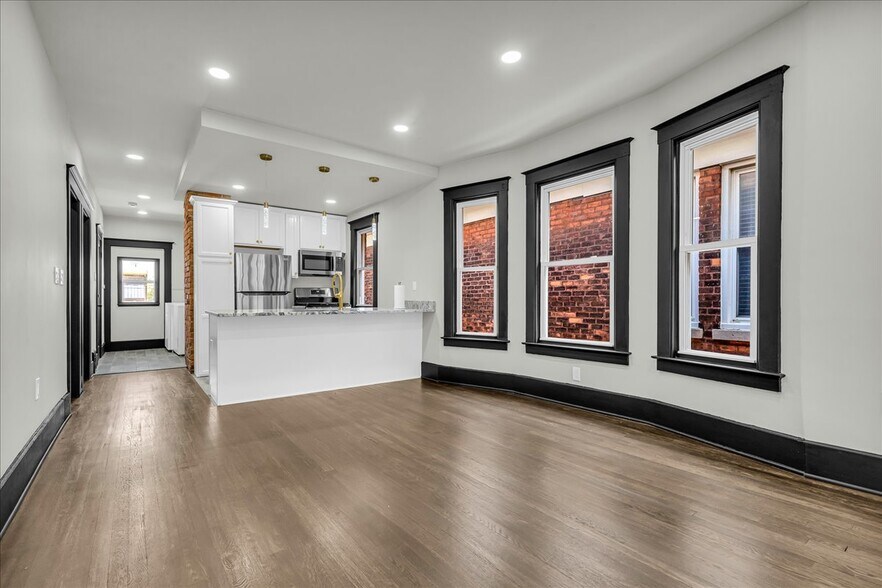 Building Photo - 5238 Commonwealth St