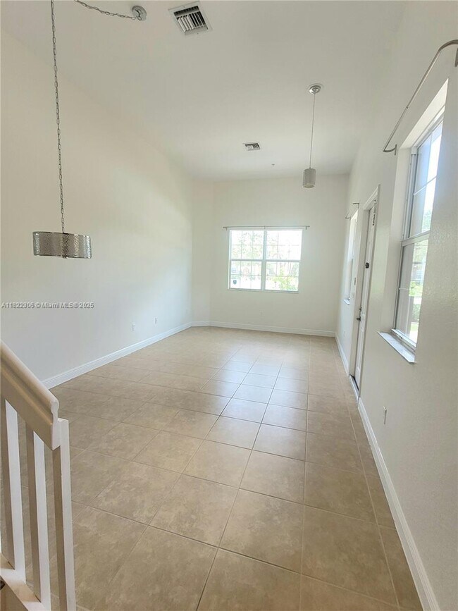 Building Photo - 1430 SW 147th Ter