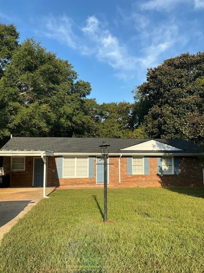 Building Photo - 3 BR/ 2 BA Close to Downtown Watkinsville ...