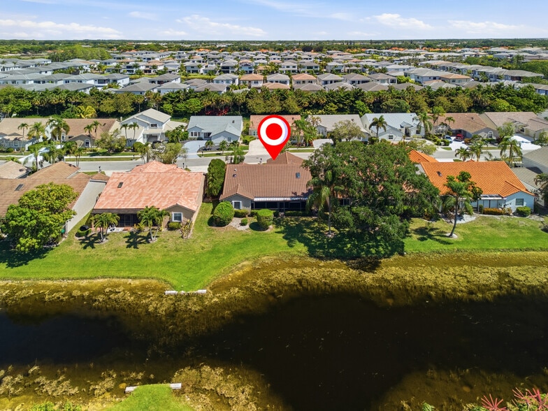 House on lake - 8555 Eagle Run Dr