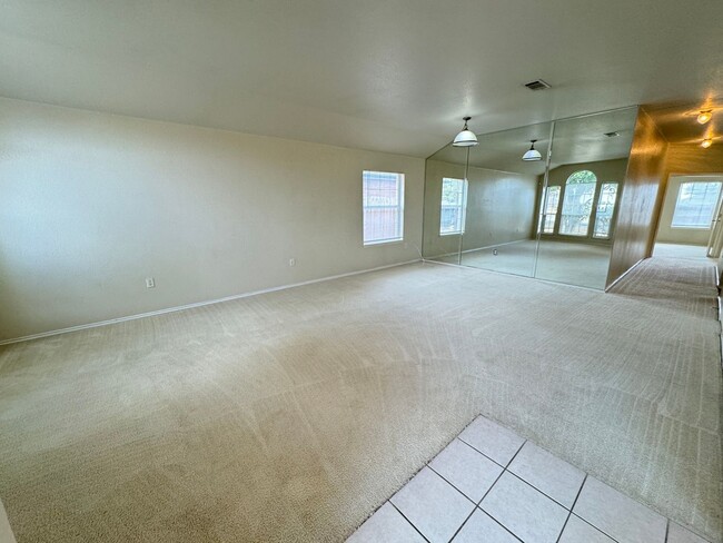 Building Photo - 4500 Twin Oaks Cir