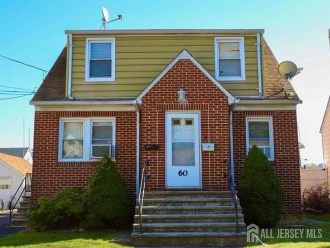 Primary Photo - 60 Linden St