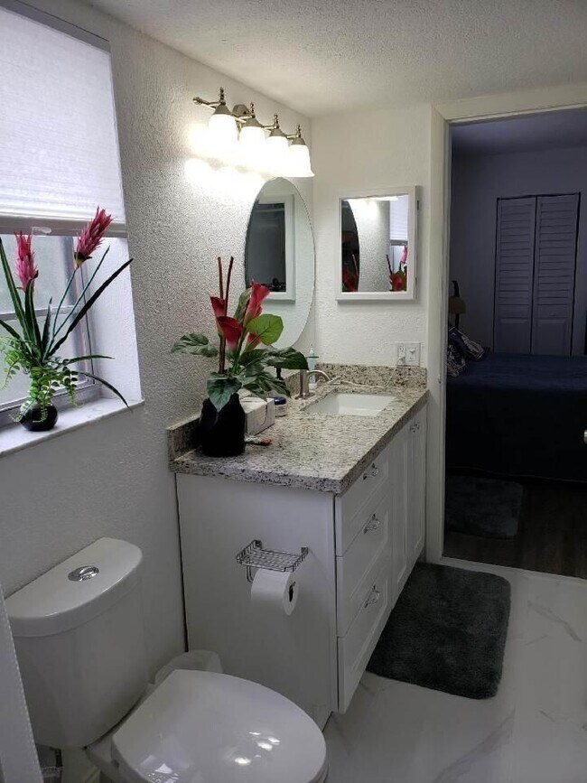 Building Photo - 7281 Amberly Ln