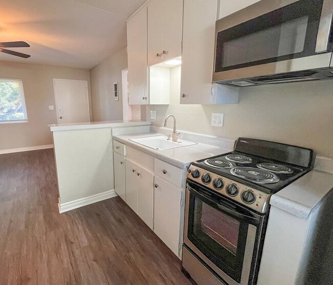 Building Photo - 1058 Roewill Dr