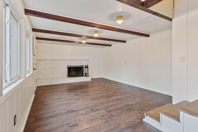 Building Photo - Beautiful, modern 4-bdrm/2-bath home in Concordia—Private, urban sanctuary w/ flex spaces