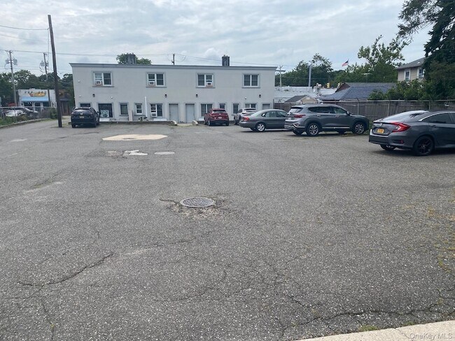 Building Photo - 70 Broadway