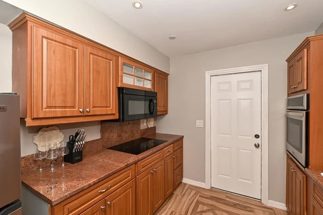 Primary Photo - 210 40th Street Ct NW