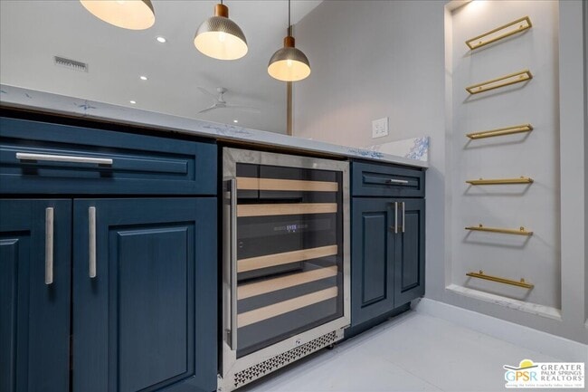 Building Photo - 505 E Molino Rd