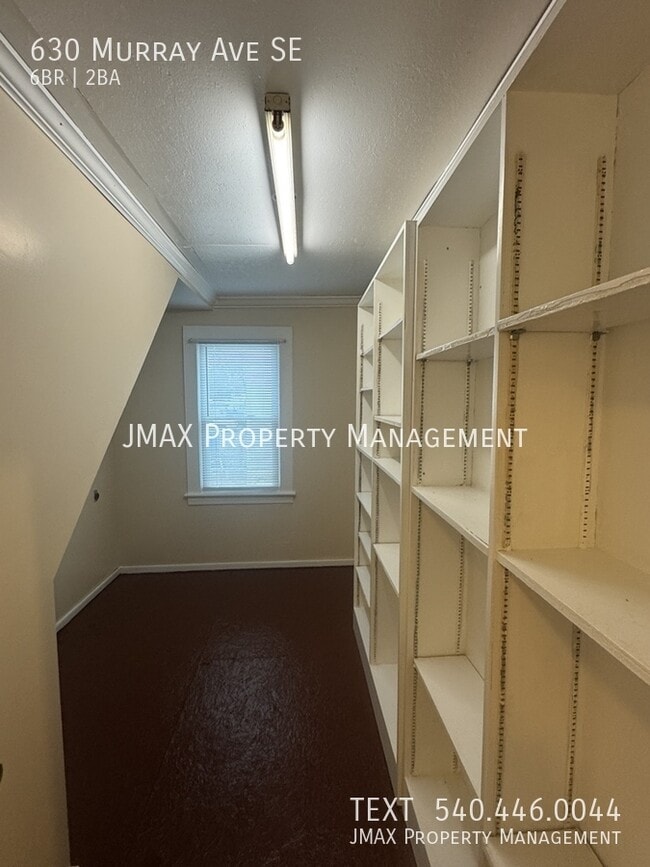 Building Photo - 630 Murray Ave SE