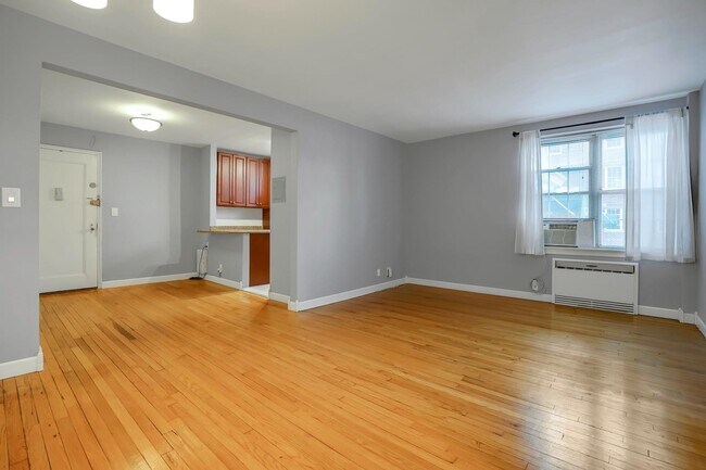 Building Photo - 8550 Boulevard E