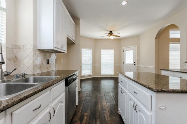 Building Photo - 107 Pinedale Dr