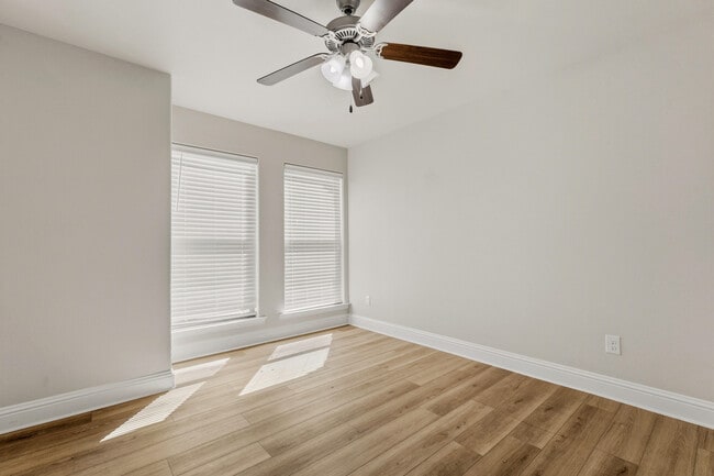 Building Photo - 13810 Avenue W