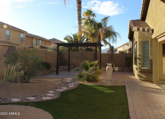 Building Photo - 17839 W Crocus Dr